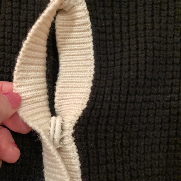 GAP SNAP BUTTON UP SWEATER. SIZE: MEDIUM. - Picture 4 of 5